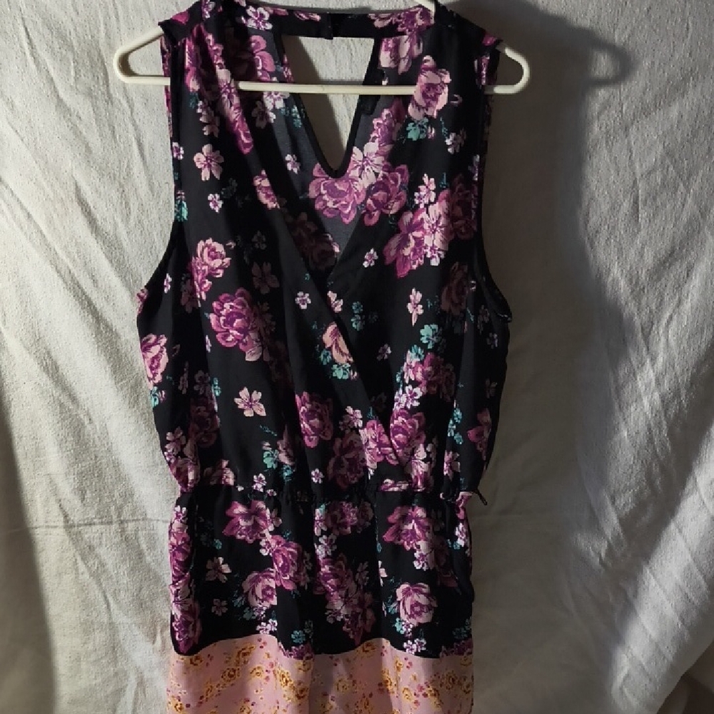 Elegant Floral V-Neck Mini Dress - Black and Pink